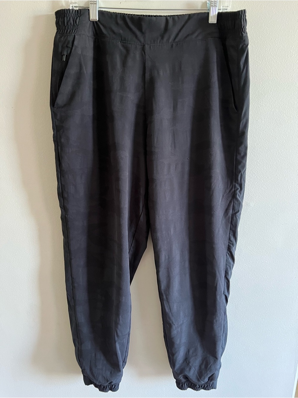 Athleta Brooklyn Textured Black Camo Elastic-Waist Lined Jogger Pants size 14